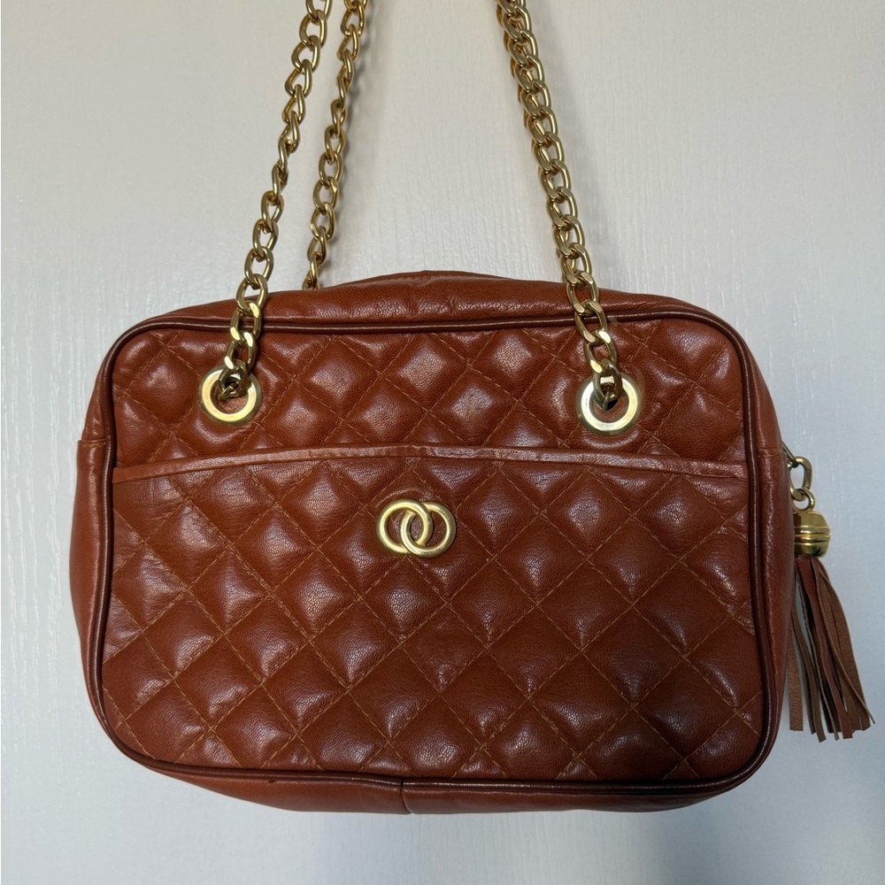 Luxurious Quilted Leather Shoulder Bag with Gold Accents